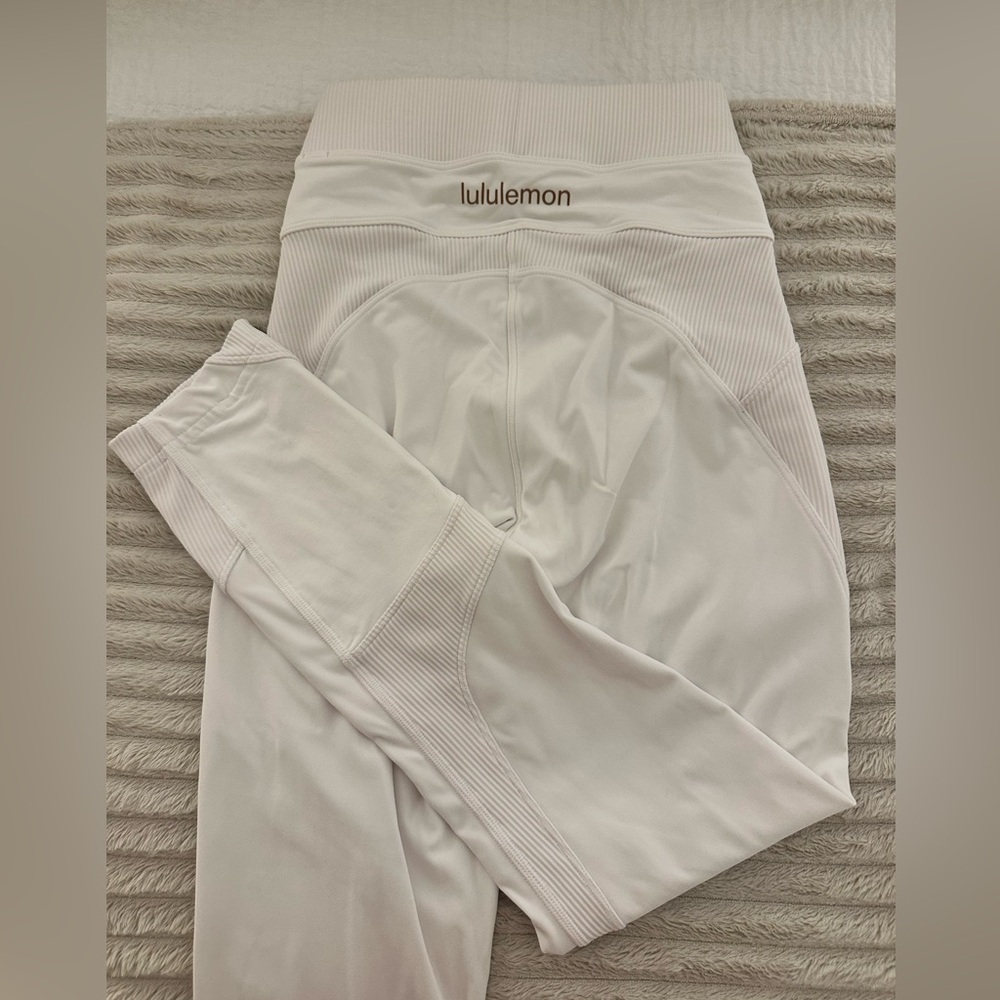White Lululemon leggings